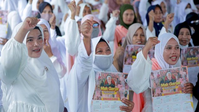 loyalis Ganjar Pranowo, yakni Relawan Mak Ganjar, mengadakan kegiatan Dzikir dan Doa bersamadi Desa Buntu Torpedo, Kecamatan Sabbang, Kabupaten Luwu Utara, Sulawesi Selatan, Jum'at (16/12/2022).