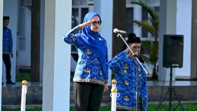 Bupati Luwu Utara, Indah Putri Indriani usai memimpin upacara Peringatan Hari Bela Negara ke-74 dan Hari Kesadaran Nasional di Lapangan Upacara Kantor Bupati Luwu Utara, pada Senin (19/12/2022)