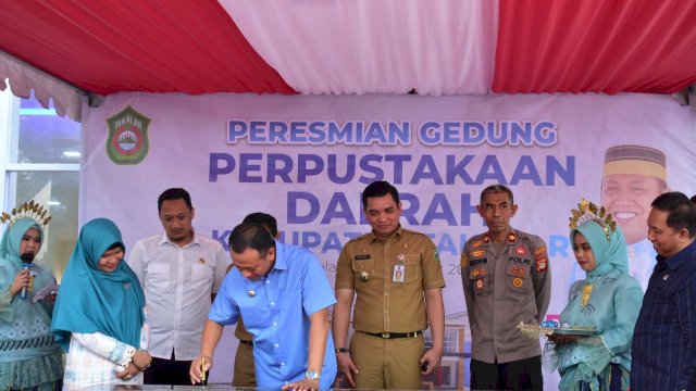 Gedung perpustakaan Daerah Takalar yang dibiayai melalui dana DAK diresmikan oleh Bupati Takalar, Syamsari Kitta.