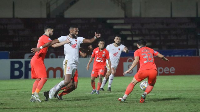 PSM Makassar saat berhadapan dengan Borneo FC. (foto: Official PSM Makassar)