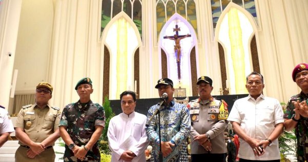 Danny Pomanto Pantau Pengamanan Misa Malam Natal di Dua Gereja