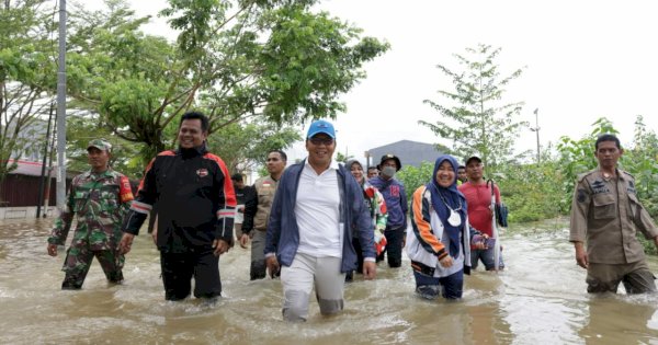 Wali Kota Danny Pomanto Turun Langsung Evakuasi Korban Banjir di Antang