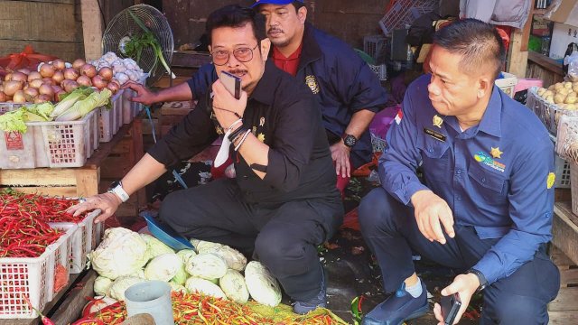 Menteri Pertanian Syahrul Yasin Limpo (SYL) melakukan inspeksi mendadak (sidak) di Pasar Terong, Makassar, pada Minggu (25/12/2022).