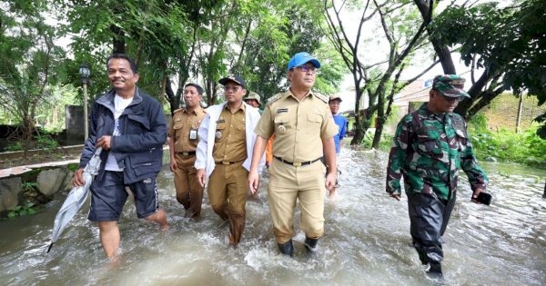 Danny Pomanto Tinjau Lokasi Banjir di Paccerakkang, Sekaligus Salurkan Bantuan