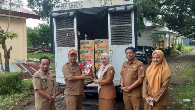 Gubernur Sulawesi Selatan, Andi Sudirman Sulaiman menginstruksikan untuk mengevakuasi korban kapal KM Kasman Indah 06.