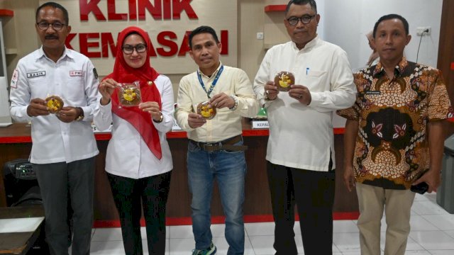 Industri Kecil Menengah (IKM) di Luwu Utara tidak perlu lagi bingung terkait kemasan produknya, kini Luwu Utara telah memiliki Klinik Kemasan, selain memproduksi kemasan, masyarakat juga bisa berkonsultasi untuk membuat kemasan yang menarik.