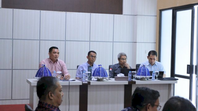 Di penghujung tahun 2022, Penjabat Bupati Takalar Setiawan Aswad mengumpulkan seluruh kepala OPD, kepala bagian, dan camat di Ruang Rapat Setda Takalar, Sabtu (31/12/2022).