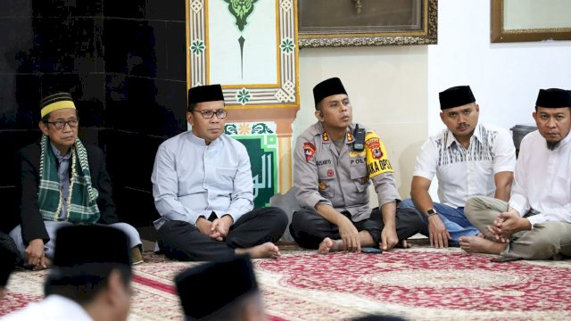 Wali Kota Makassar Moh Ramdhan Pomanto bersama Organisasi Perangkat Daerah (OPD) lingkup Pemerintah Kota Makassar mengadakan kegiatan Dzikir dan Doa Bersama menyambut tahun baru 2023.