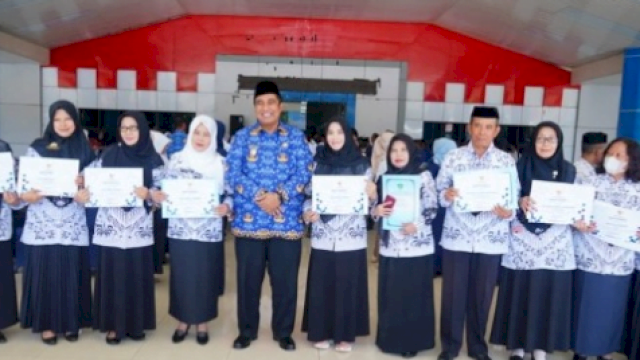 Rangkaikan Upacara HUT KORPRI, PGRI dan Hari Guru Nasional, Ini Pesan Bupati Maros