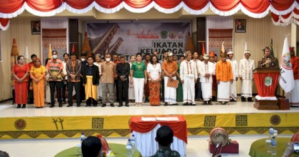 IKAT Luwu Utara Resmi Dikukuhkan, Ini Arahan Bupati Indah  