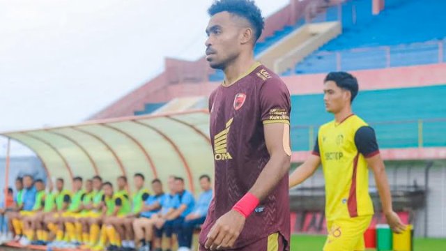 Dokumentasi Yance Sayuri bersama PSM Makassar. (foto: ig/@yansayuri11)