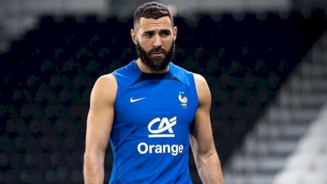 Karim Benzema saat mengikuti sesi latihan bersama Timnas Prancis dalam persiapan Piala Dunia 2022 sebelum akhirnya mengalami cedera. (foto: ig/@karimbenzema)