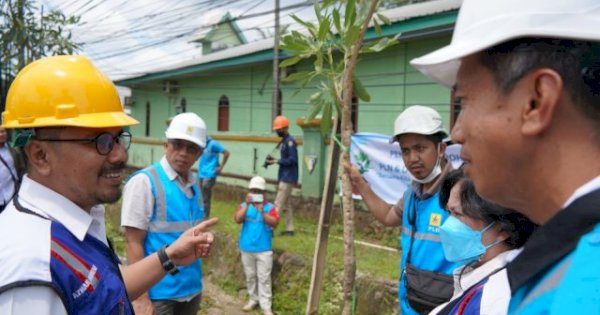 PLN-DLH Makassar Tanam Pohon Tabebuya di Jalan Perintis Kemerdekaan, Dukung Program Penghijauan Kota