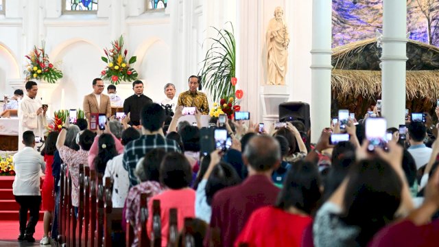 Presiden RI Joko Widodo (Jokowi) mengunjungi sejumlah gereja yang ada di Kota Bogor, Minggu (25/12/2022).