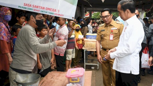 Presiden Joko Widodo (Jokowi) menyampaikan pelarangan penjualan rokok batangan adalah untuk menjaga kesehatan masyarakat. Hal tersebut disampaikan saat menjawab pertanyaan media usai meresmikan Bendungan Sadawarna di Pasar Pujasera, Kabupaten Subang, Jawa Barat, kemarin (27/12/2022).