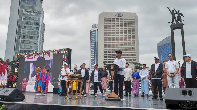 Presiden Jokowi telah resmi kick off keketuaan KTT ASEAN Indonesia 2023. Peresmian itu dilakukan oleh Jokowi di Bundaran HI, Jakarta Pusat, Minggu (29/1/2023).