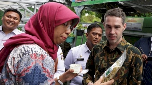 Deputi Politik dan Ekonomi di Konsulat Jenderal Amerika Serikat Clint Shoemake merasa kagum dengan program Lorong Wisata Pemerintah Kota (Pemkot) Makassar. Apalagi, di masing-masing Lorong Wisata, masyarakat selalu berinovasi dan menghasilkan produk UMKM sehingga menunjang kehidupan warga.