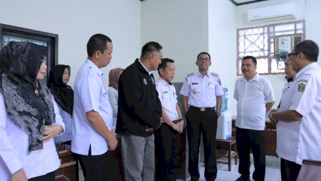 Pj Bupati Takalar Sidak Sejumlah OPD untuk Pantau Kinerja Pegawai