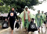 Relawan Ganjar di Sulsel Dirikan Posko dan Berbagi Bansos ke Korban Banjir di Makassar