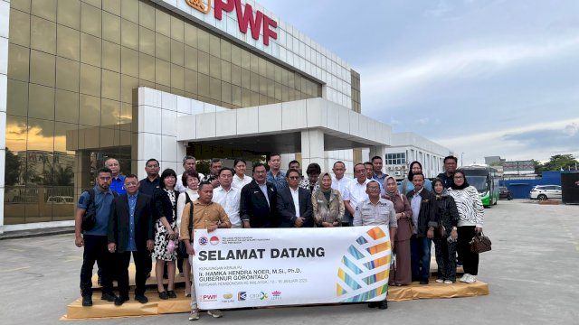 Penjagub Hamka Hendra Noer, saat disambut dengan salah satu pabrik pakan ternak terbesar di Malaysia PWF SDN BHD. 