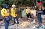 Kesatuan Perempuan Partai Golkar Sinjai Beri Bantuan Sembako Ke Korban Angin Puting Beliung
