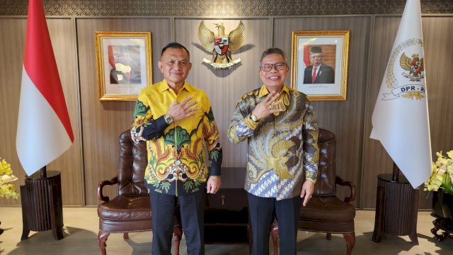 Sekretaris Jenderal (Sekjen) DPP Partai Golkar, Lodewijk Freidrich Paulus (kiri) bertemu dengan Ketua Golkar Sulsel Taufan Pawe (TP) di Kantor DPR RI, Rabu (18/1/2023).