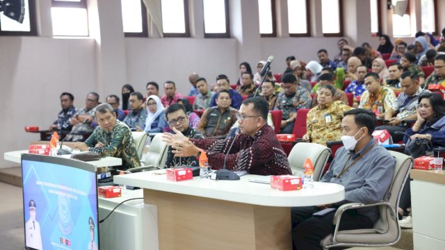 Wali Kota Makassar Moh Ramdhan Pomanto saat menggelar Rapat Pengendalian Inflasi Daerah 2023 di Ruang Rapat Sipakatau, Balaikota, Kamis, (26/01/2023).