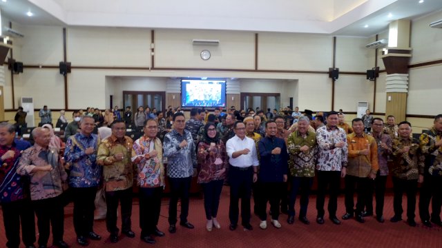 Menteri Dalam Negeri (Mendagri) RI, Tito Karnavian memberi pengarahan langsung kepada seluruh kepala daerah kabupaten/kota di Kantor Gubernur Sulawesi Selatan (Sulsel), Jumat (27/1/2023).