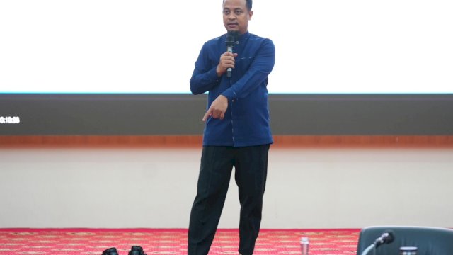 Gubernur Sulawesi Selatan, Andi Sudirman Sulaiman terus mendorong penggunaan produk dalam negeri.