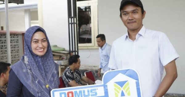 Bupati Indah Serahkan 45 Unit Huntap untuk Korban Bencana 