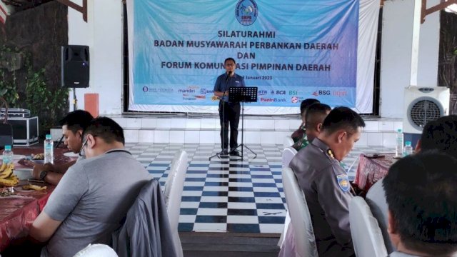 Penjagub Hamka saat memberikan sambutan pada kegiatan silahturahmi antara jajaran Pemprov Gorontalo, Forkopimda dengan BMPD Gorontalo, Selasa (3/1/2023), bertempat di RM Meranti Indah, Kabupaten Bone Bolango.