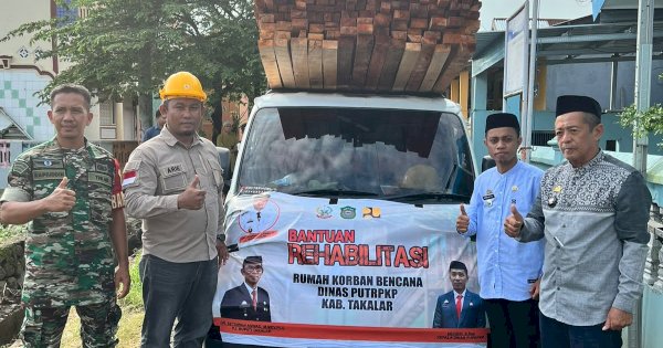 Gubernur Sulsel Salurkan Bantuan Rehab Rumah ke Korban Angin Kencang di Takalar 