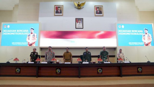 Kepala Badan Nasional Penanggulangan Bencana (BNPB) Letjen TNI Suharyanto melakukan kunjungan kerja ke Kota Makassar, Senin (9/1/2023).