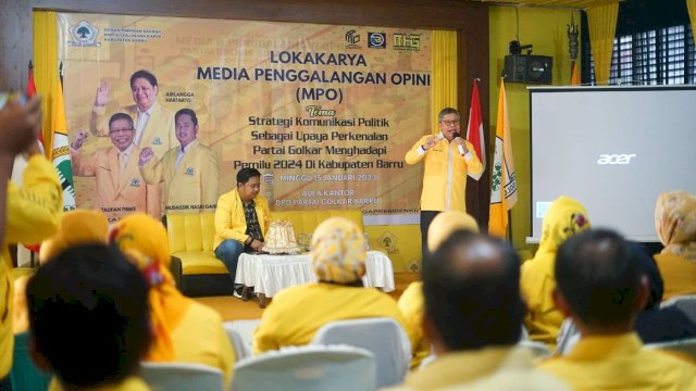 Ketua Golkar Sulsel Taufan Pawe saat memberi pengarahan pada Lokakarya Media Penggalangan Opini (MPO), di Aula Kantor DPD II Golkar Barru, Minggu (15/1/2023).