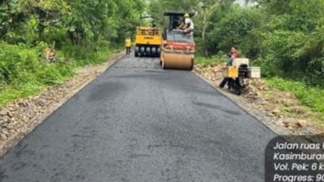 Penampakan akses jalan menuju wisata Batu Manrusu di Desa Belapunranga, Kecamatan Parangloe, Kabupaten Gowa.