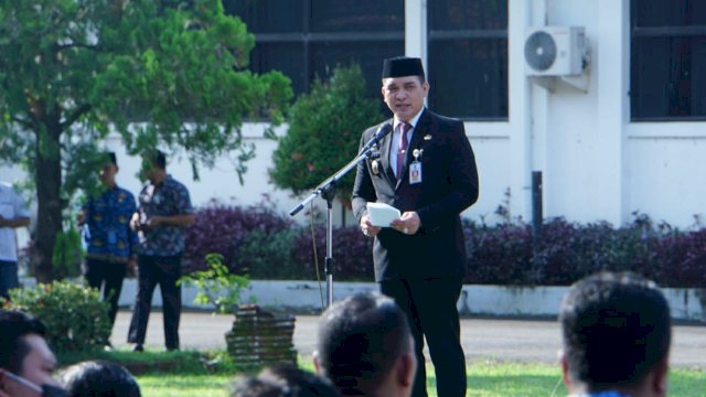 Sekretaris Daerah Muhammad Hasbi menjadi pembina upacara Hari Kesadaran Nasional di Lapangan Kantor Bupati Takalar, pada Selasa (17/1/2023).