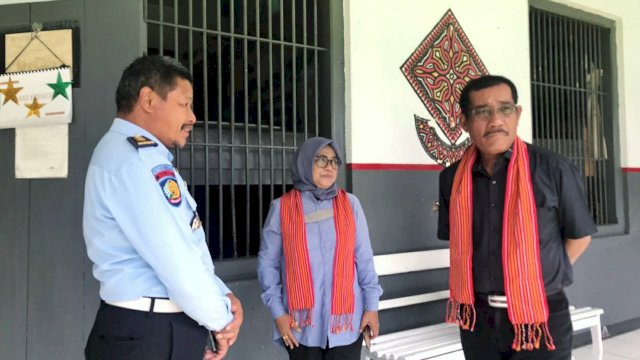 Kepala Kantor Wilayah (Kakanwil) Kementerian Hukum dan HAM (Kemenkumham) Sulawesi Selatan (Sulsel), Liberti Sitinjak lakukan inspeksi di Rumah Tahanan Negara Kelas IIB Makale, Selasa (24/1/2023).