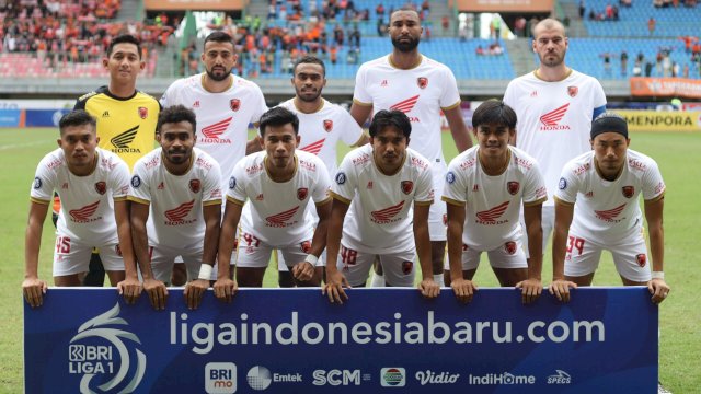 Dokumentasi starter skuad PSM Makassar saat melawang Persija Jakarta di pekan 20 Liga 1 2022-2023 yang berakhir 4-2 untuk tuan rumah di Stadion Partiot Bekasi, Kamis (25/1/2023). (Foto: Official PSM)