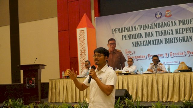 dr. Udin Malik Founder Massikola bersama Kadis Pendidikan Kota Makassar mengajak guru se-Kecamatan Biringkanaya untuk berkolaborasi dalam menuntaskan masalah pendidikan di Kota Makassar.