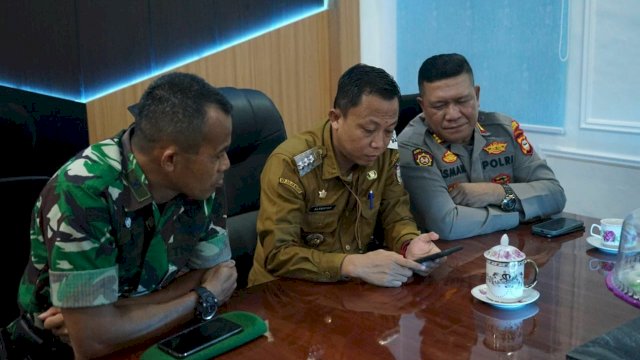 Camat Tallo, Alamsyah Sahabuddin bersama jajaran lurah ke-Kecamatan Tallo, menerima kunjungan kerja pihak Kepolisian Sektor Tallo, yang dipimpin langsung oleh Kapolsek Tallo, AKP Ismail, pada Senin (30/1/2023) pagi. 