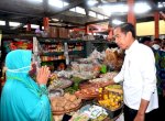 Presiden Jokowi Cek Harga Komoditas di Pasar Sentul Jogja