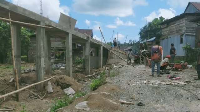 Penampakan pembangunan jmbatan penghubung antara Desa Belawae Timur dan Desa Belawae Barat, Kecamatan Pitu Riase, Kabupaten Sidenrang Rappang (Sidrap), Sulsel.