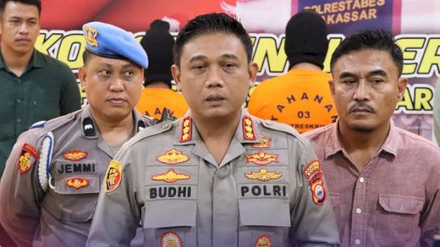 Kapolrestabes Makassar Kombespol Budhi Haryanto saat menggelar konferensi pers di Mapolresta Makassar terkait kasus pembunuhan bocah SD di Makassar, Selasa (10/1/2023).