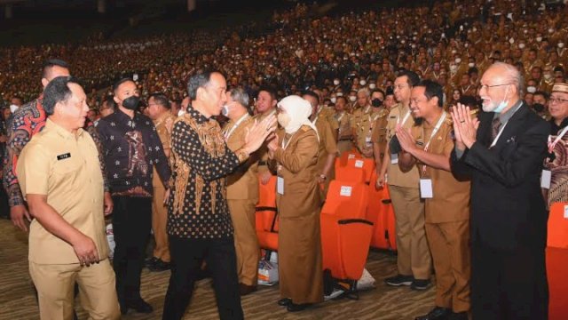 Gubernur Sulawesi Selatan, Andi Sudirman Sulaiman menghadiri Rapat Koordinasi Nasional (Rakornas) Kepala Daerah dan Forum Komunikasi Pimpinan Daerah (FKPD) Se-Indonesia Tahun 2023 di SICC Sentul Bogor, Selasa, 17 Januari 2023.