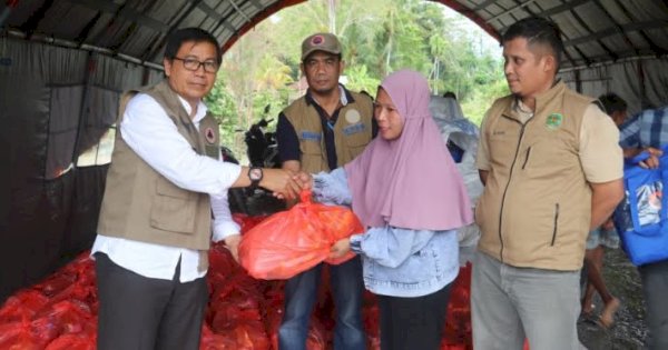 Pemkab Lutra Salurkan Bantuan Dana Siap Pakai bagi Korban Banjir