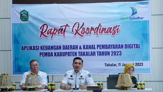 Pemerintah Kabupaten Takalar menggelar rapat koordinasi aplikasi keuangan daerah dan kanal pembayaran digital bersama Bank Sulselbar Cabang Takalar, di ruang Rapat Sekretariat Daerah Takalar, pada Rabu (11/1/2023). Rakor ini dipimpin langsung oleh Sekretaris Daerah Pemkab Takalar, Muhammad Hasbi.