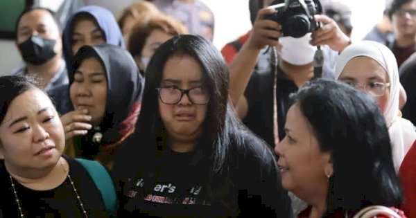 Simpatisan Bharada E Protes di Persidangan Saat JPU Tuntut 12 Tahun Penjara