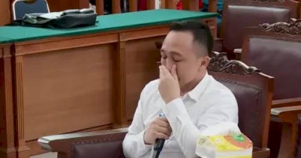 Ricky Rizal Menangis Bacakan Pledoi: Saya Cuma Amankan Senjata Brigadir J