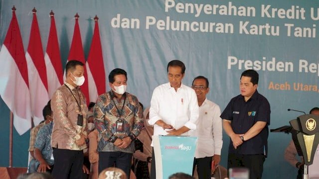 Presiden Joko Widodo mengingatkan masyarakat untuk tidak menjadikan bantuan Kredit Usaha Rakyat (KUR) sebagai modal untuk bermewah-mewahan. Hal itu disampaikan oleh Presiden Jokowi saat menyerahkan KUR PT Bank Syariah Indonesia Tbk (BSI) dan kartu tani bersubsidi secara simbolis kepada 10 orang penerima di Aceh, Jumat (10/2/2023).