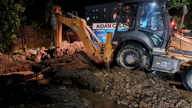 Tangani Genangan di Jalan Hertasning, Dinas PUTR Bersihkan Saluran Drainase